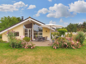 Holiday Home Lilia - 900m from the sea by Interhome, Bogø By